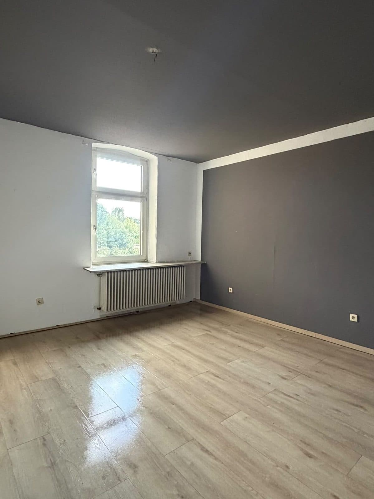 Dasselbe Zimmer in Duisburg nach der Räumung, leer und besenrein